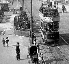 Grand-Parade.-1908.-Note-that-the-tuck-in-was-made-for-the-taxi-cabs.